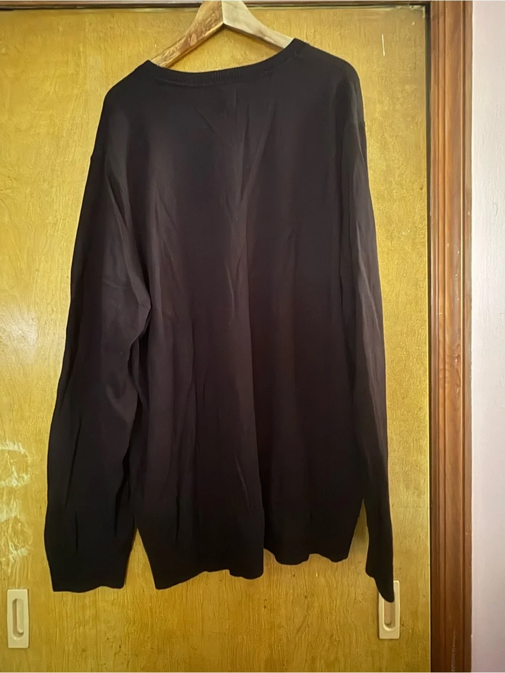 GAP Black Crewneck Sweater